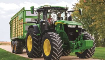 Comparing John Deere Farm Tractor Series for Illinois Farms