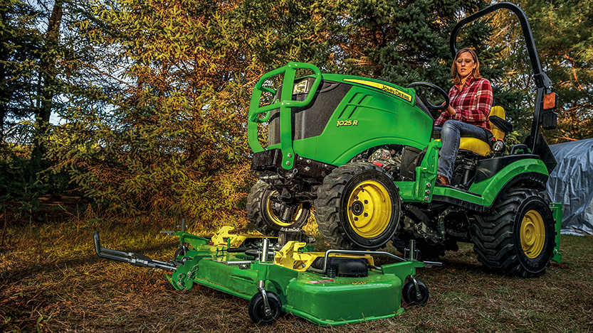 john-deere-1025R-compact-tractor-with-load-n-go-accessory