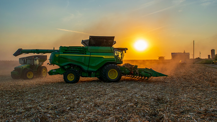 john-deere-x9-combine-harvesting