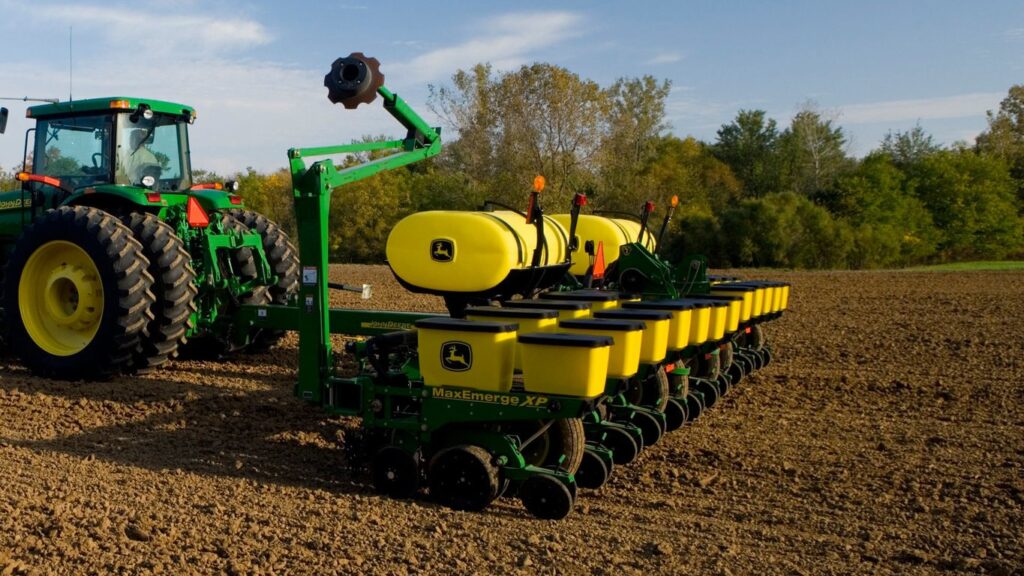 New John Deere 1765 Flex Drawn Planter at Heritage Tractor